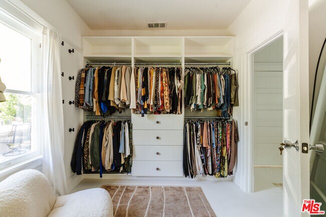 Building Photo - 1163 Nelrose Ave