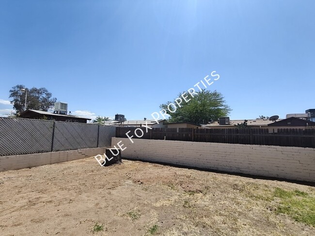 Building Photo - 3020 N Park Ave