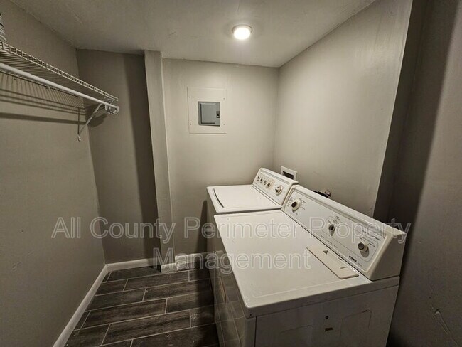 Building Photo - 7309 Cardigan Cir NE