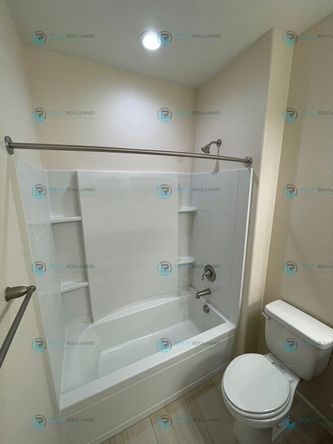 Building Photo - 3-Bedroom 2.5 Bathroom 2 car garage Condo in Carson City