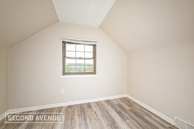 Building Photo - 223 Auburn St