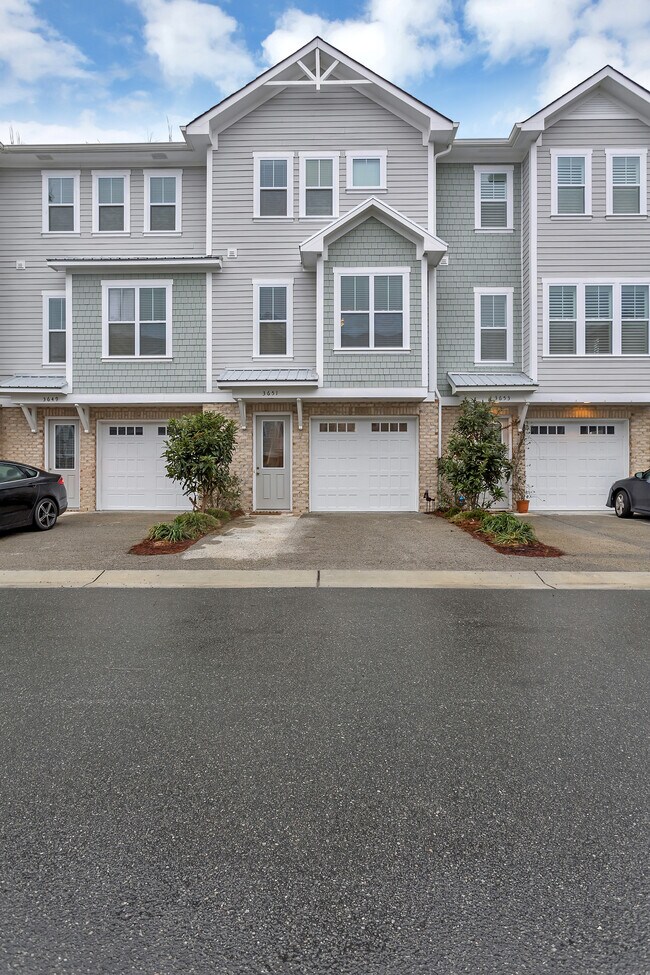 Building Photo - 3651 Watch Hill Way