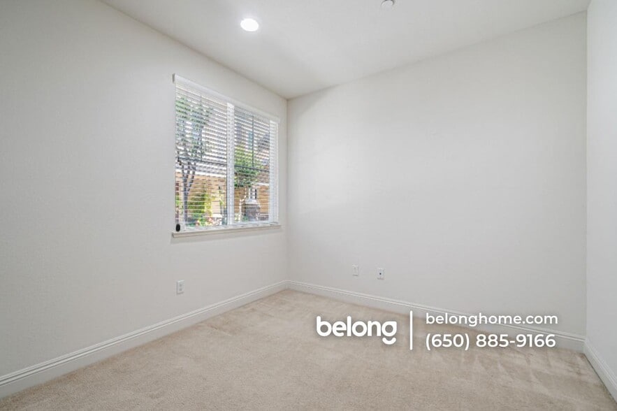 Building Photo - 6704 S Mariposa Ln