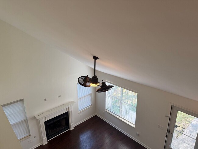 Building Photo - 303 Norvich Ct