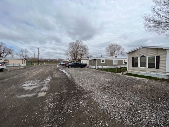 Building Photo - 3 Bedroom 2 Bath High-End Mobile Home with...