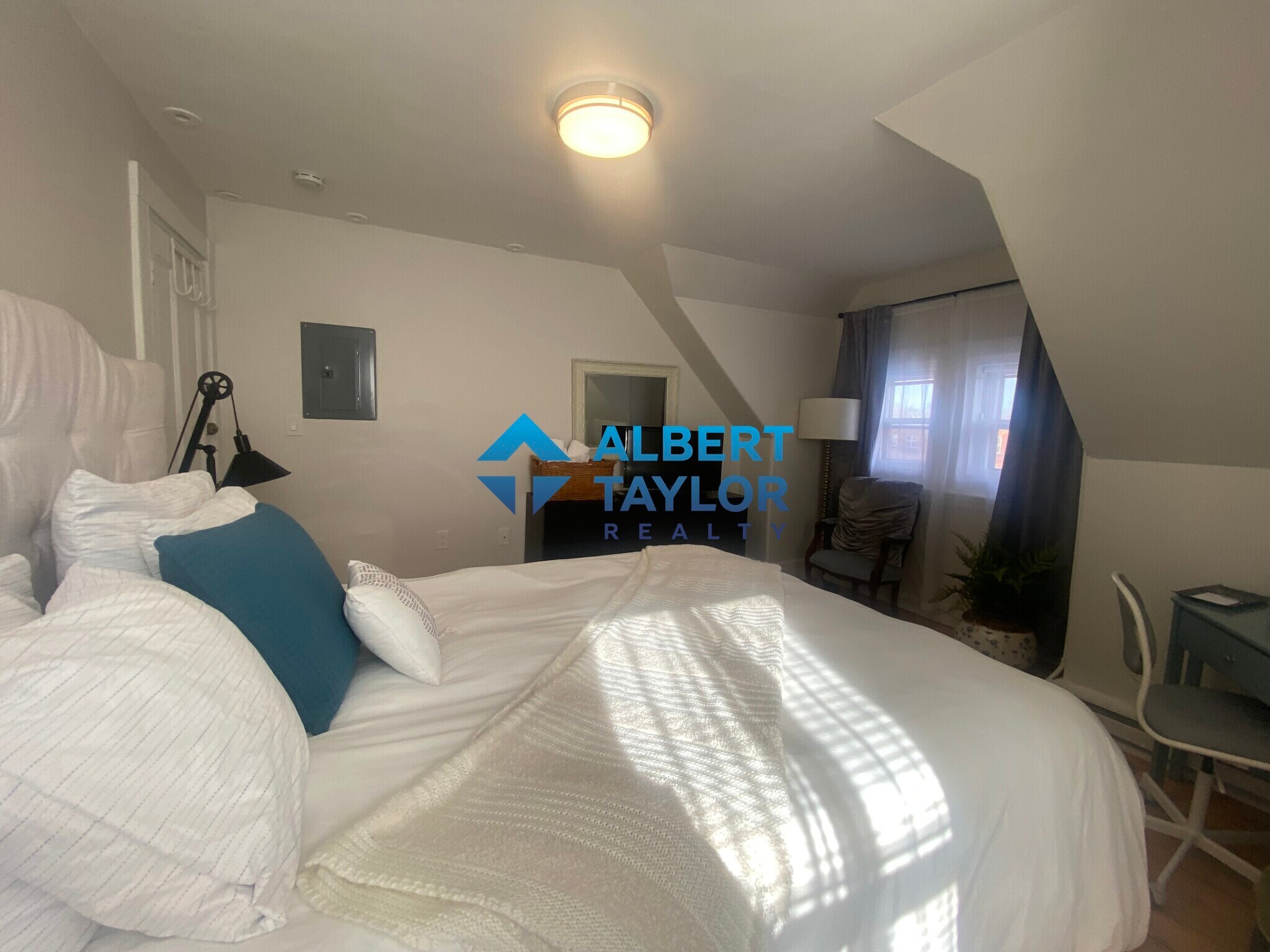 Building Photo - 15 Chiswick Ter