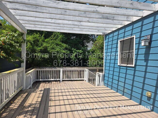 Building Photo - 105 Selman St SE