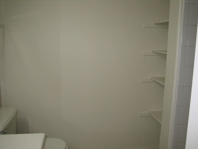 Building Photo - NICE CONDO, 3 BEDROOMS, 2 FULL BATHS, NEW ...