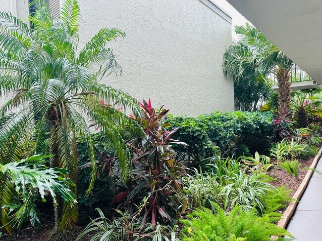 Building Photo - Move-In Special! Get November FREE When You Sign a 1-Year Lease!