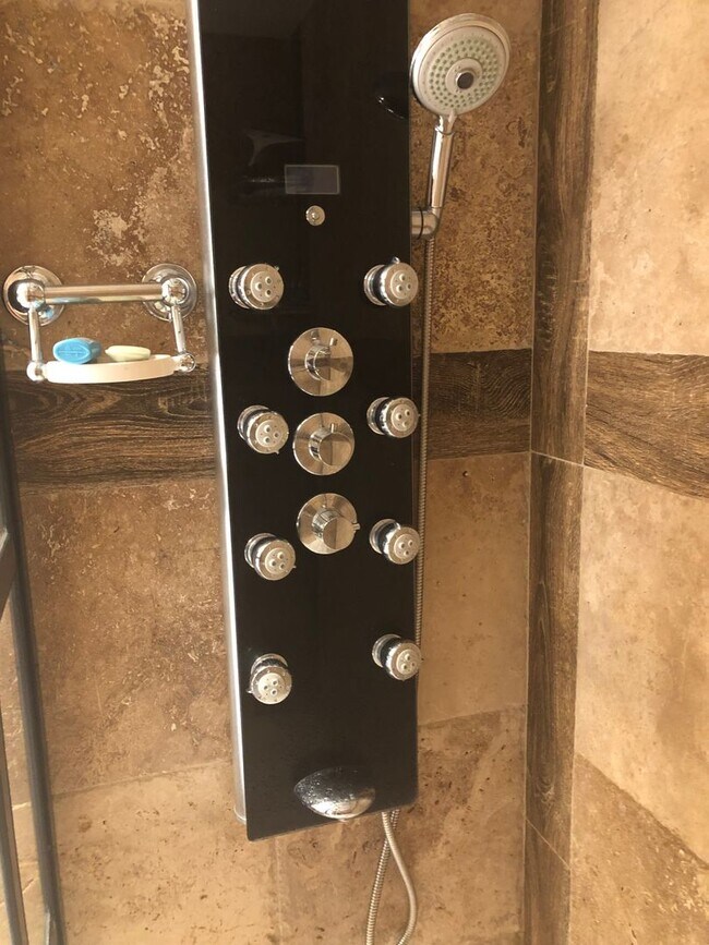 Building Photo - Perfect & Newly Updated Vacation Home, 45+ Active Adult Community. Available May through October2026