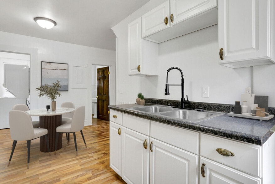 Building Photo - 716 N Walnut St