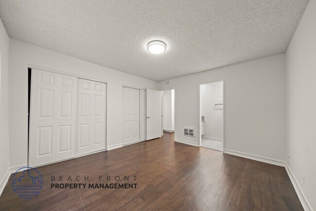 Building Photo - 722 S. Broadway