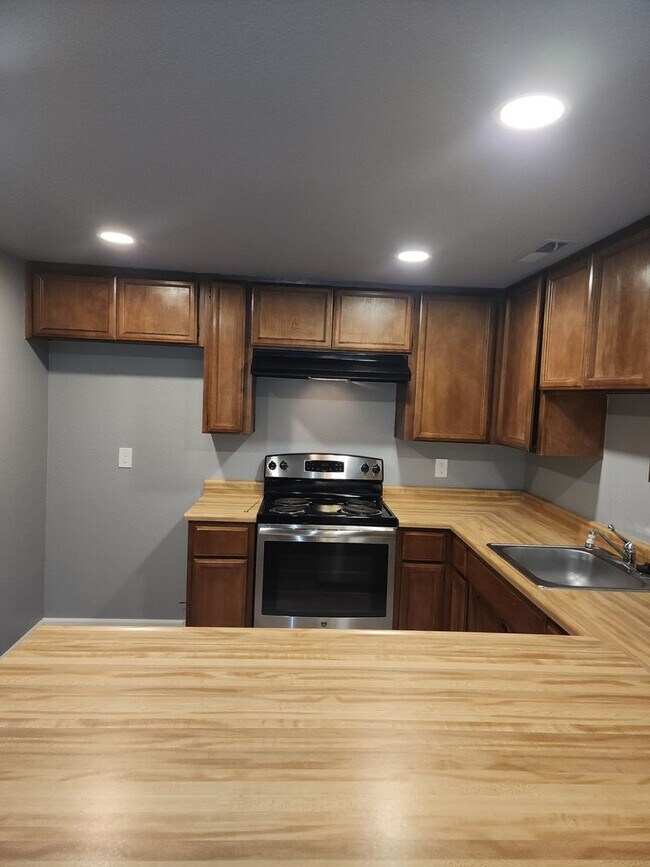 Building Photo - 8616-8618 La Riviera Dr