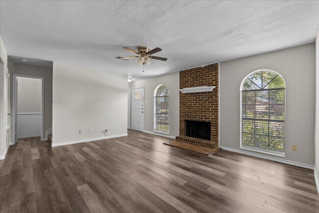 Building Photo - 1517 Bonanza Rd