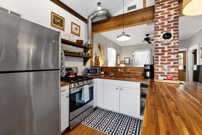 Building Photo - 30 Magnolia Dr