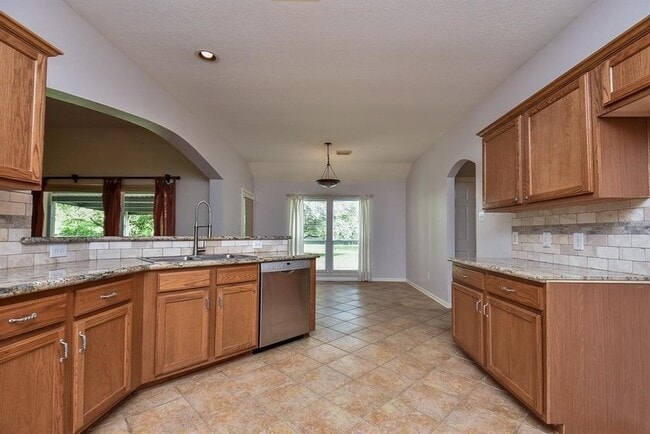 Building Photo - 2811 County Rd 64