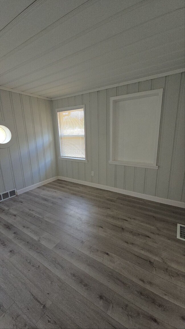 Building Photo - 1813 Spencer Ave