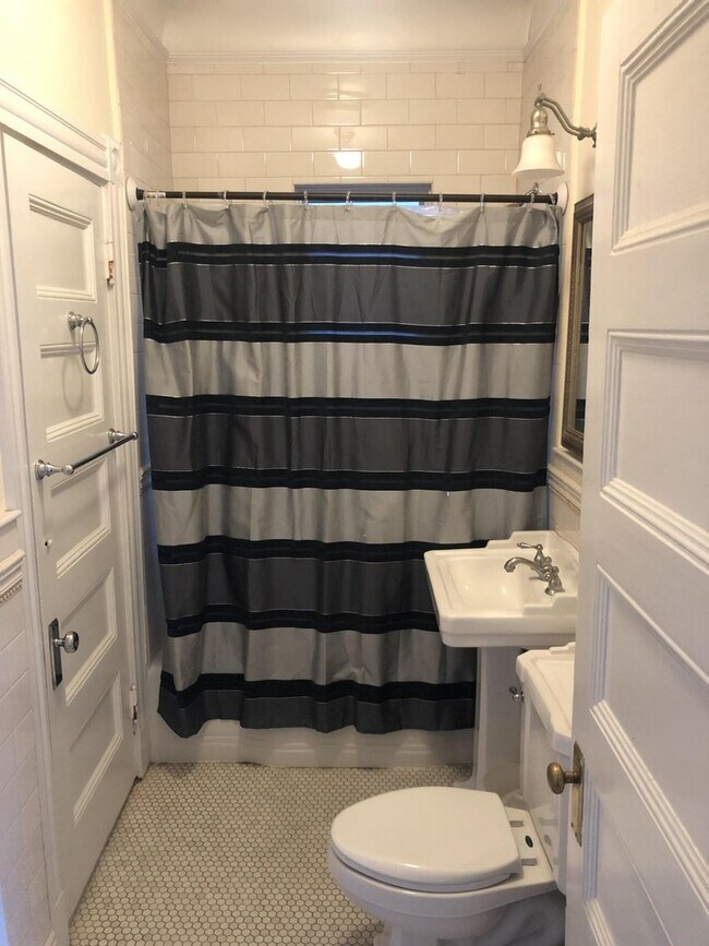 Building Photo - 1bed in Back Bay No broker fee!