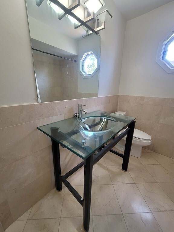 Building Photo - 3 Raymond St