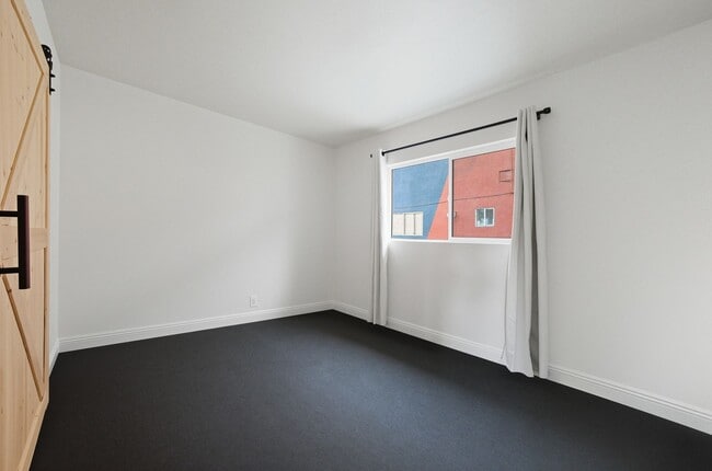 Building Photo - Fully Remodeled 2BR with Modern Upgrades &...