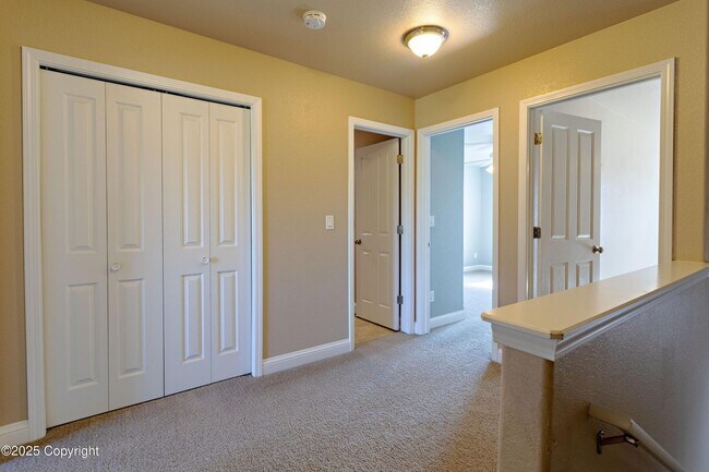 Building Photo - 4 Bedrooms, 3.5 Bathrooms, 2 Car Garage Home Fore Rent In Remington Estates