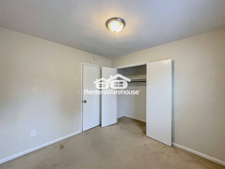 Building Photo - 1074 Bland St