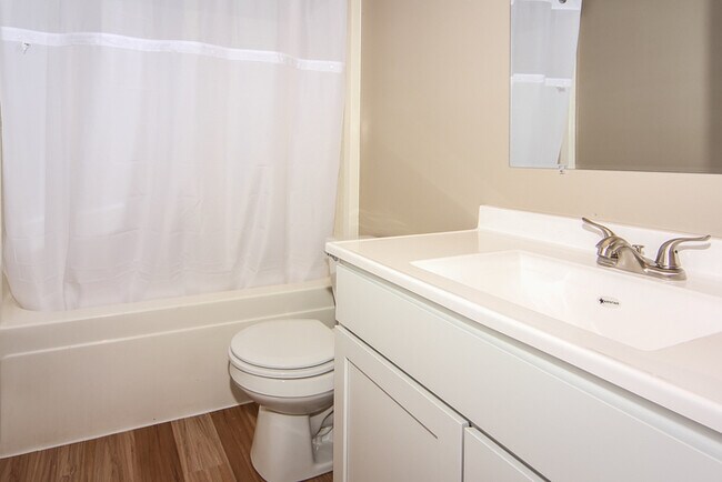 Building Photo - 3 Bedroom in Pike Township