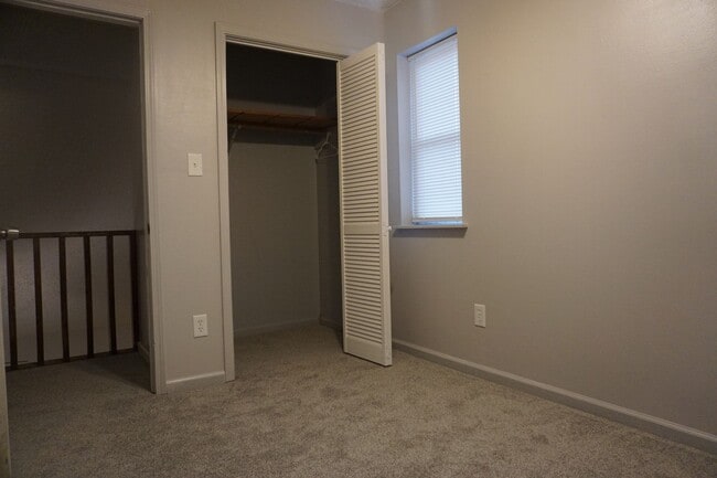 Building Photo - 65 Sycamore Cir