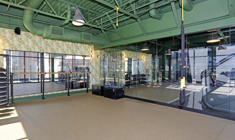 Building Photo - 688 N La Salle Dr