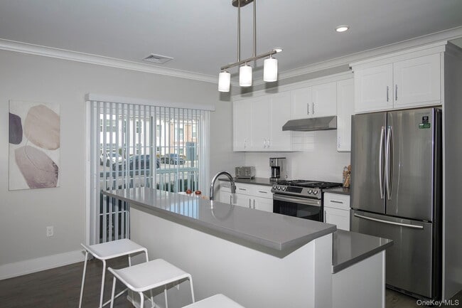 Building Photo - 75 Circle Dr