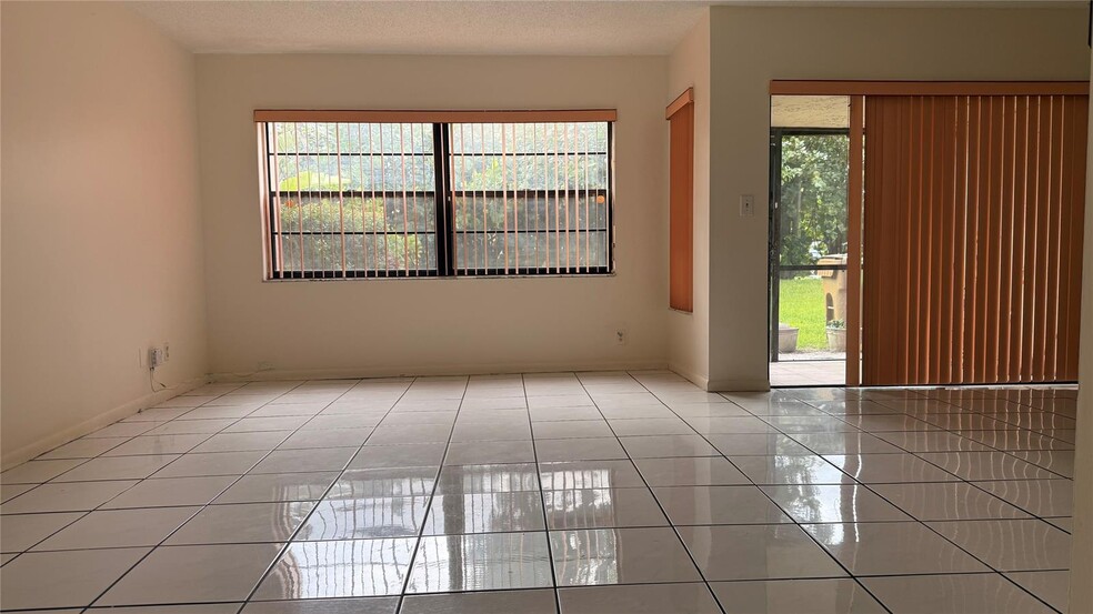 Building Photo - 22 Laredo Pl