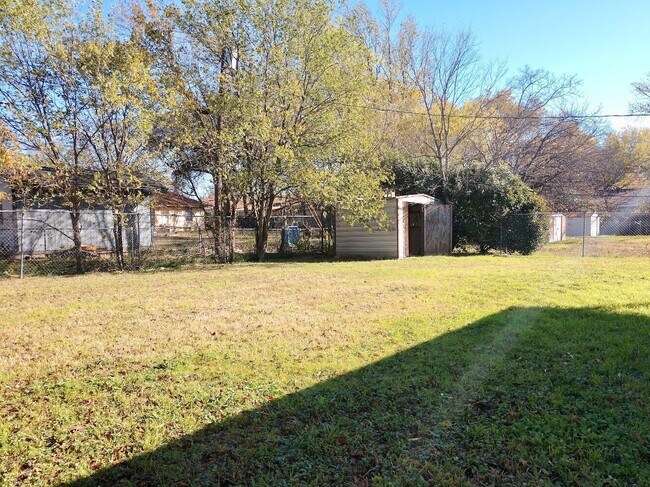 Building Photo - 2313 Dover Rd