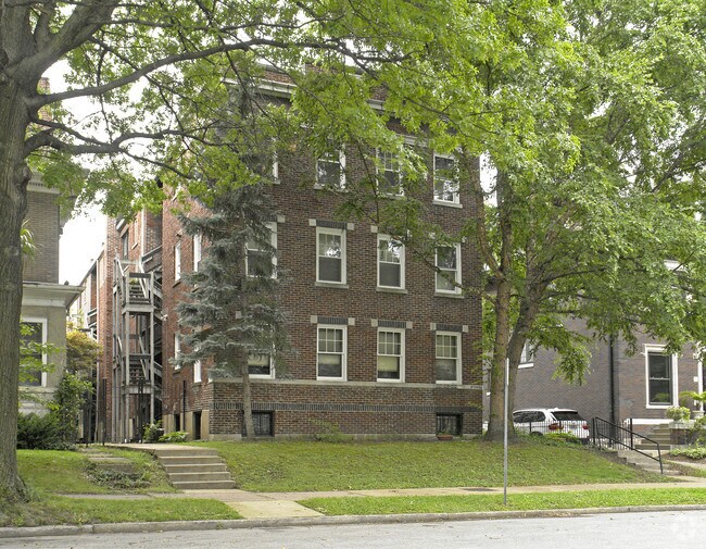 Primary Photo - 5050-5054 Washington Pl