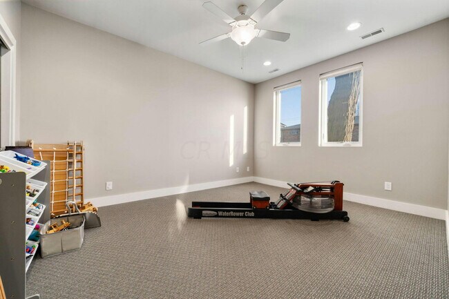 Building Photo - 484 E Kossuth St