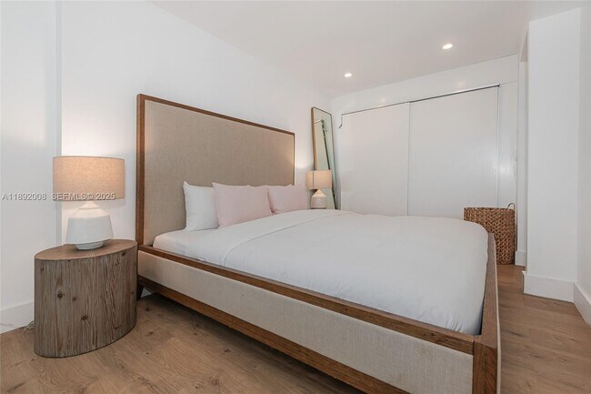 Building Photo - 2301 Collins Ave