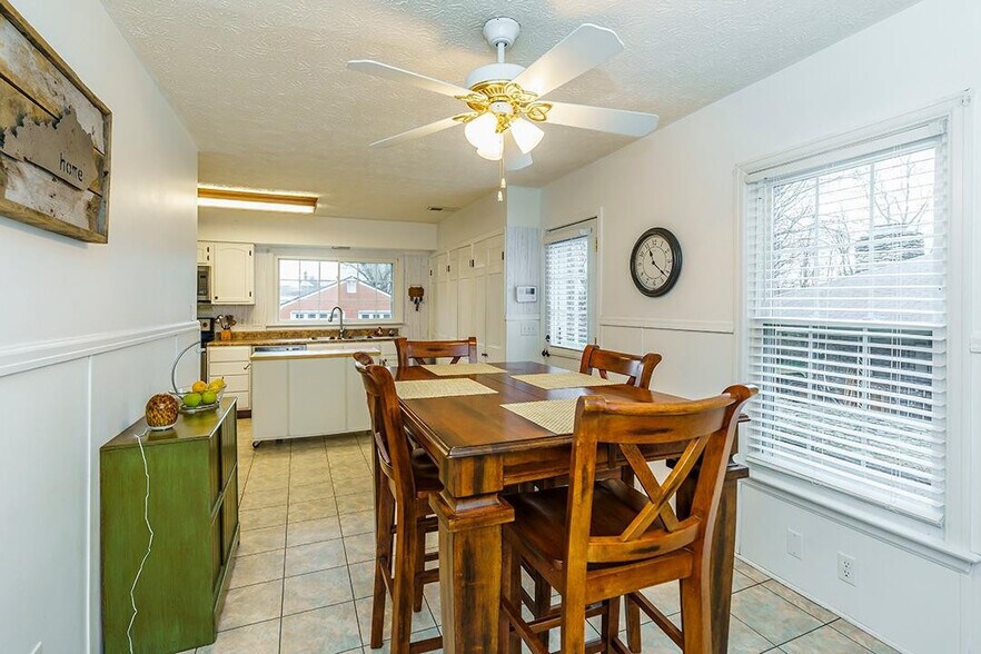 Building Photo - 304 Barnes Mill Rd