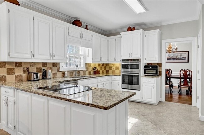Building Photo - 2448 Kings Arms Dr