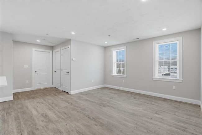 Building Photo - 204 Central St