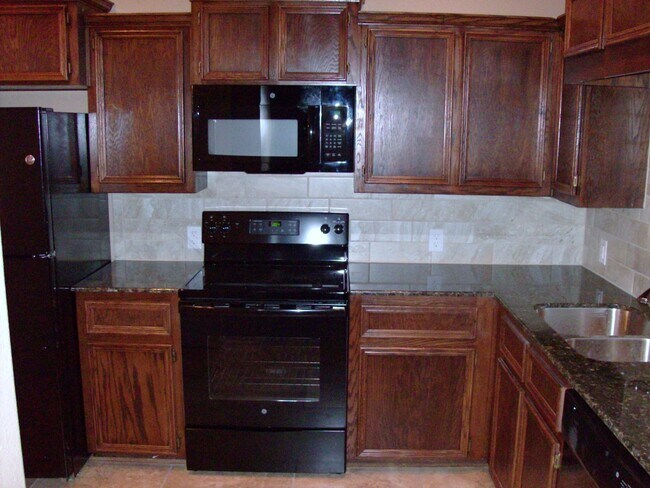 Building Photo - 3 bedroom 2 bath Duplex off Bunny Trail Killeen
