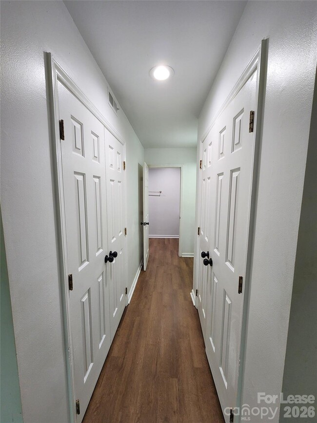 Building Photo - 5721 Dockside Dr