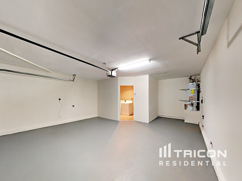Building Photo - 3959 Monja Cir