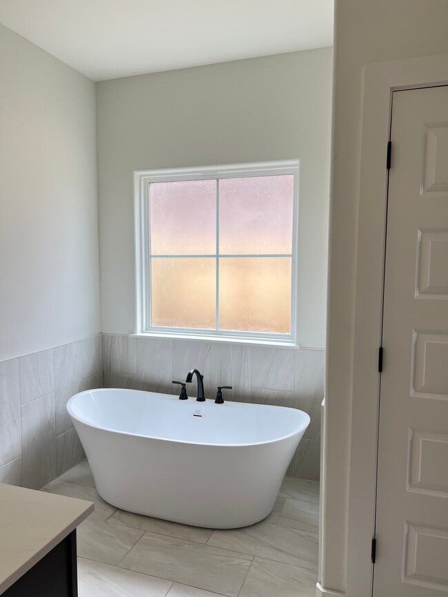 Building Photo - 381 S Benchmark Ln