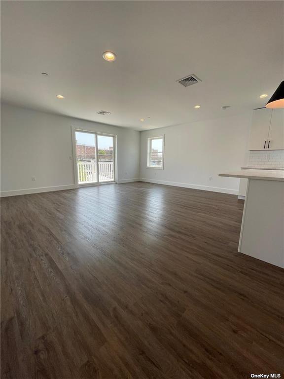 Building Photo - 3-11 Beach 87th St