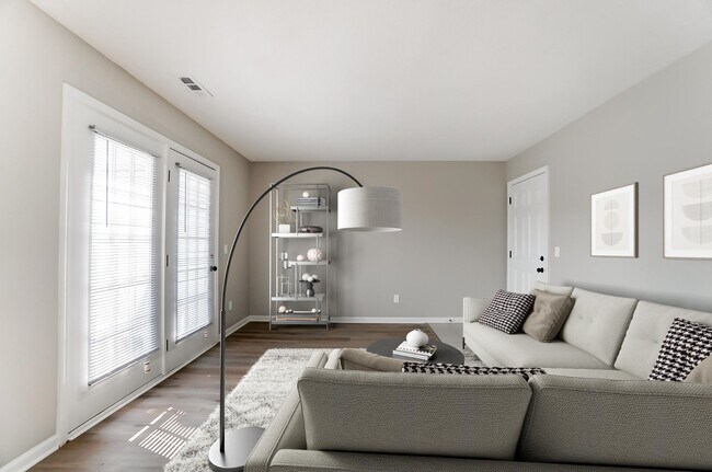 Building Photo - Renovated 2 Bedroom with Washer + Dryer Av...