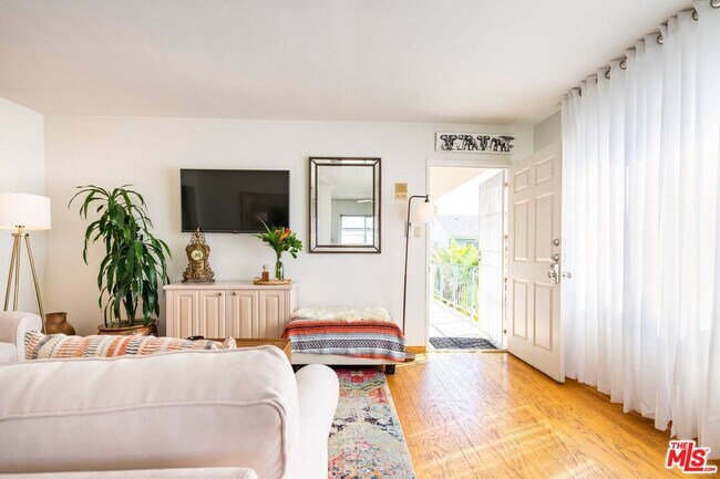 Building Photo - 1418 Stanford St