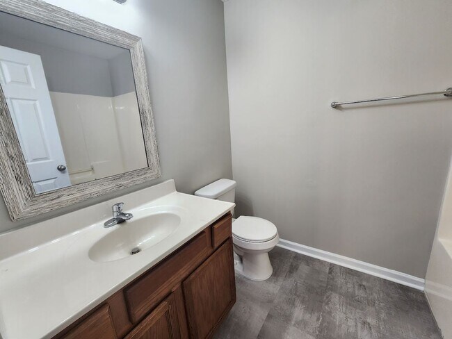 Building Photo - Goldfinch