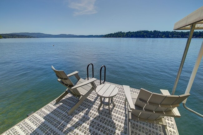 Building Photo - 3bd/3.75ba Sammamish Home