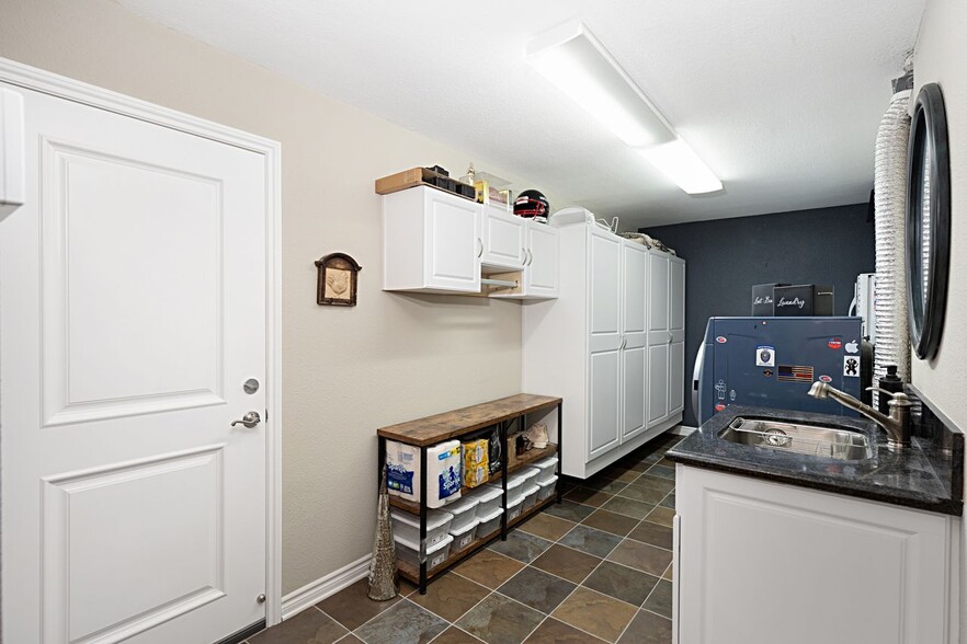 Building Photo - 8172 Manitoba St