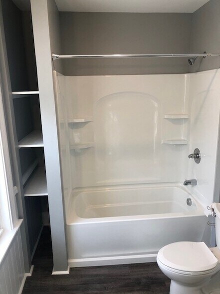 Building Photo - 10 Trakey St