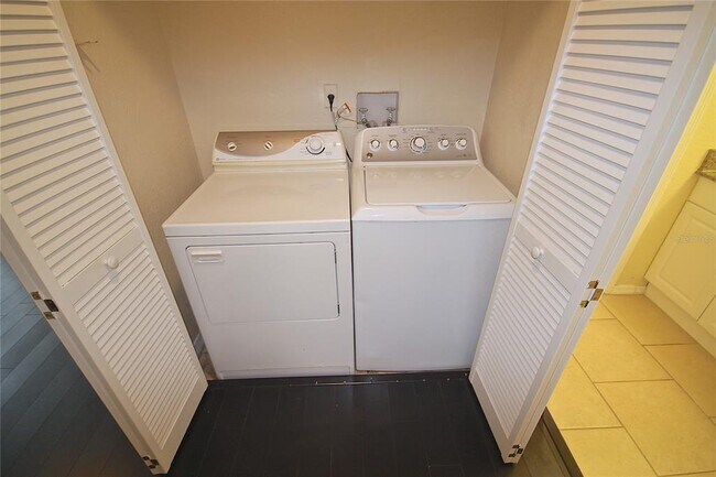 Building Photo - 2905 Antique Oaks Cir